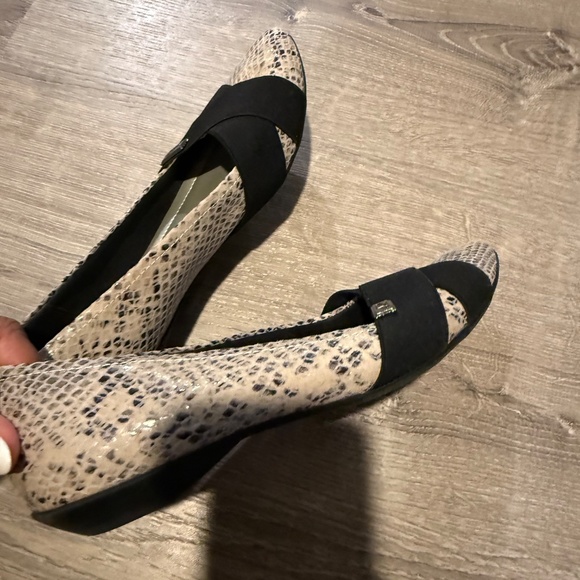 Anne Klein Snake Flat 9 EUC - Picture 3 of 11